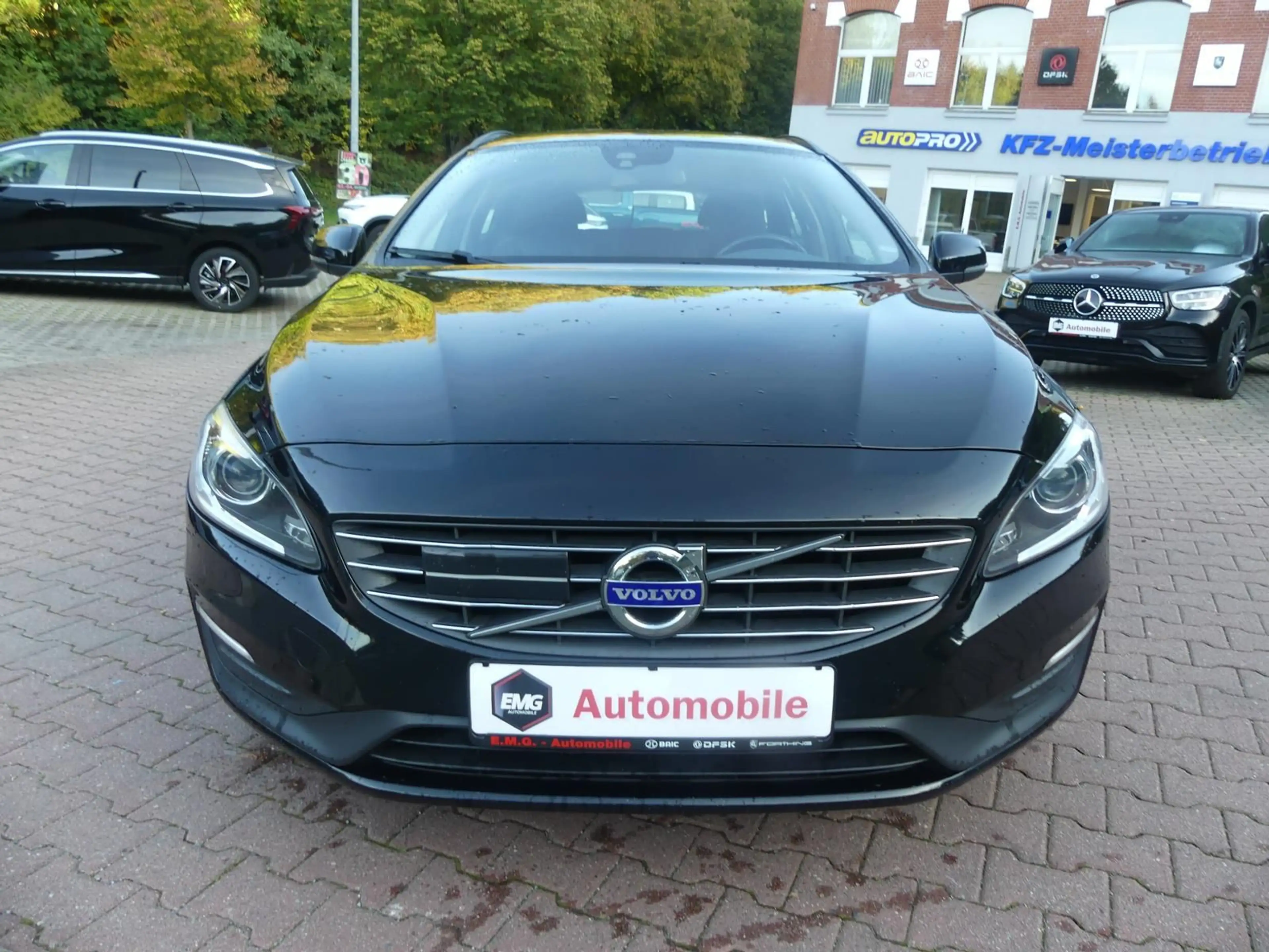 Volvo V60 *T4*Kombi 2.0*Klima*Sitzhzg*Navi*Leder*Xenon* — photo 2