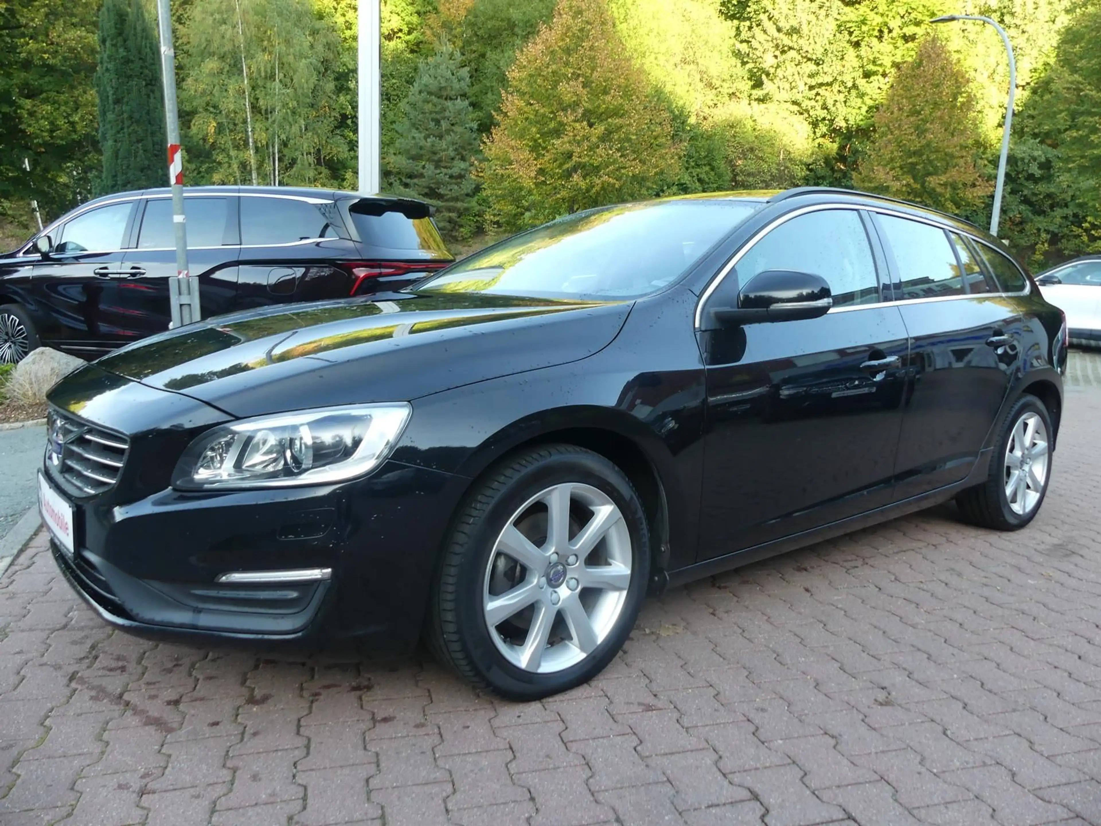 Volvo V60 *T4*Kombi 2.0*Klima*Sitzhzg*Navi*Leder*Xenon*