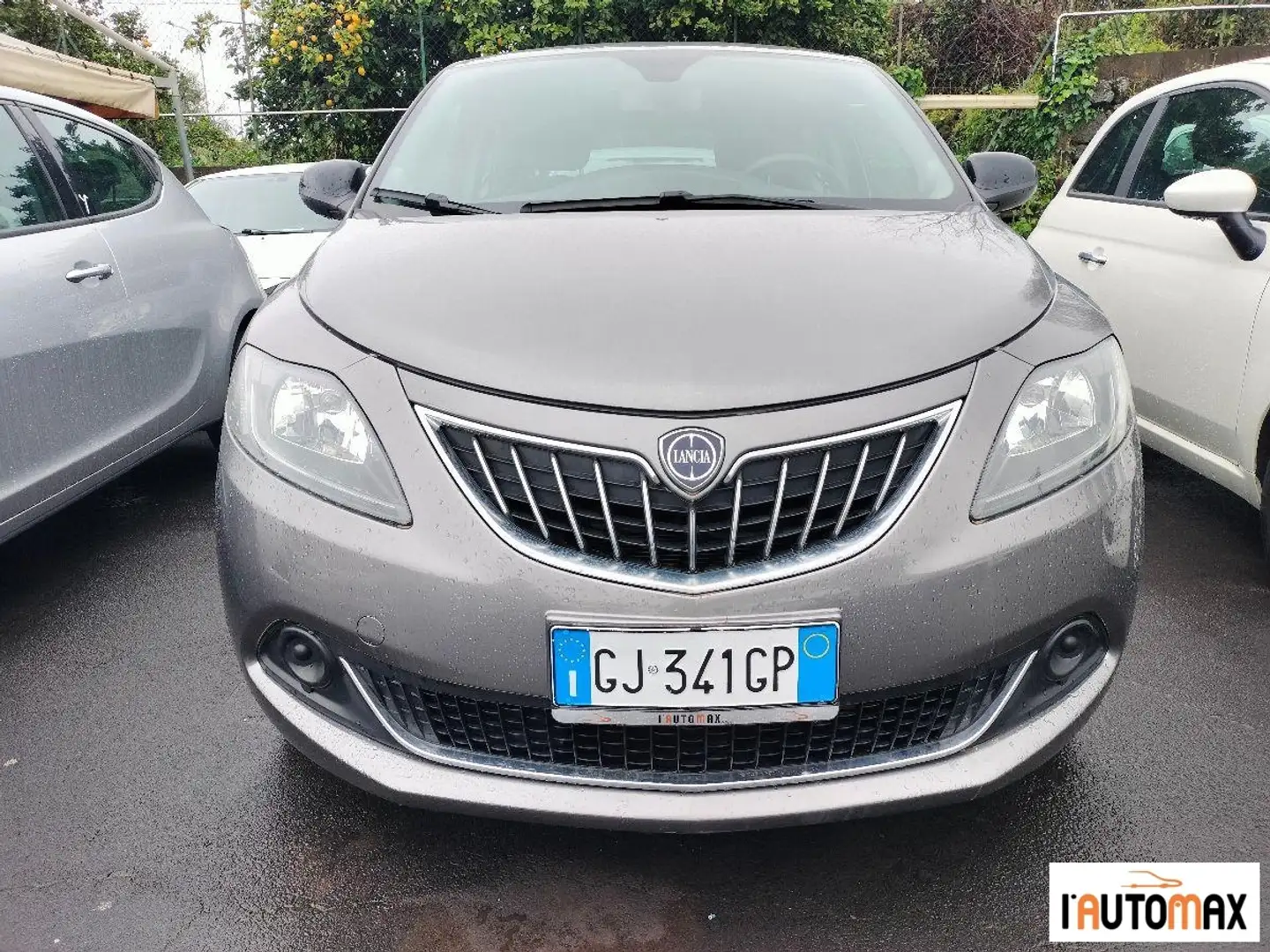 Lancia Ypsilon 1.0 firefly hybrid Silver s&s 70cv Grau - 2