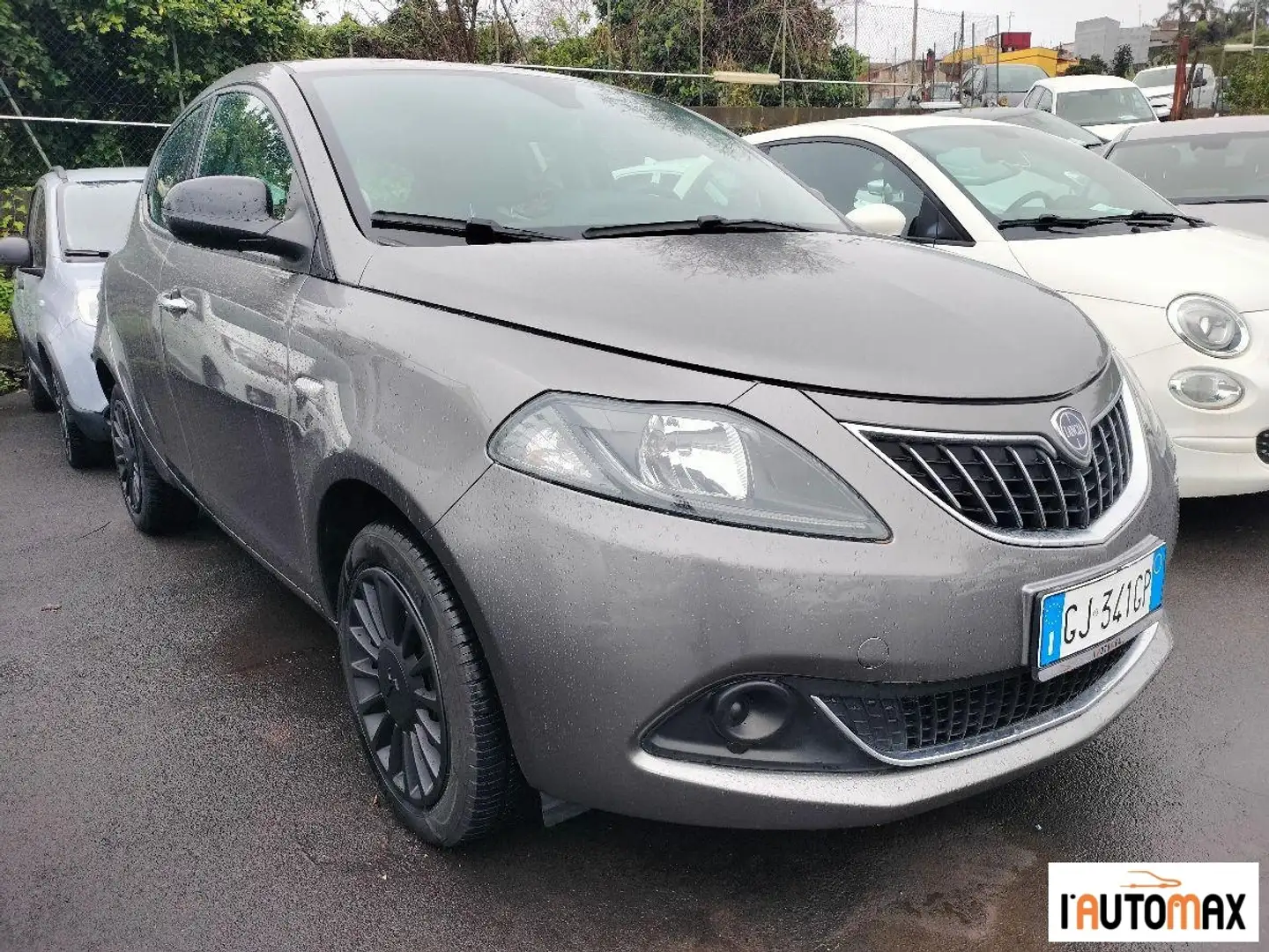 Lancia Ypsilon 1.0 firefly hybrid Silver s&s 70cv Grau - 1