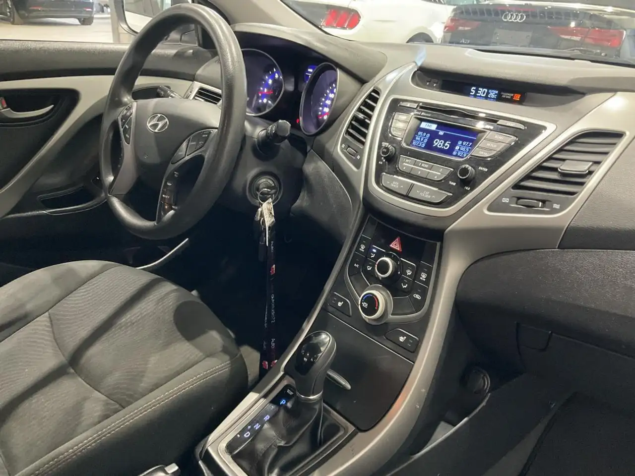 Hyundai ELANTRA снимка Hyundai ELANTRA