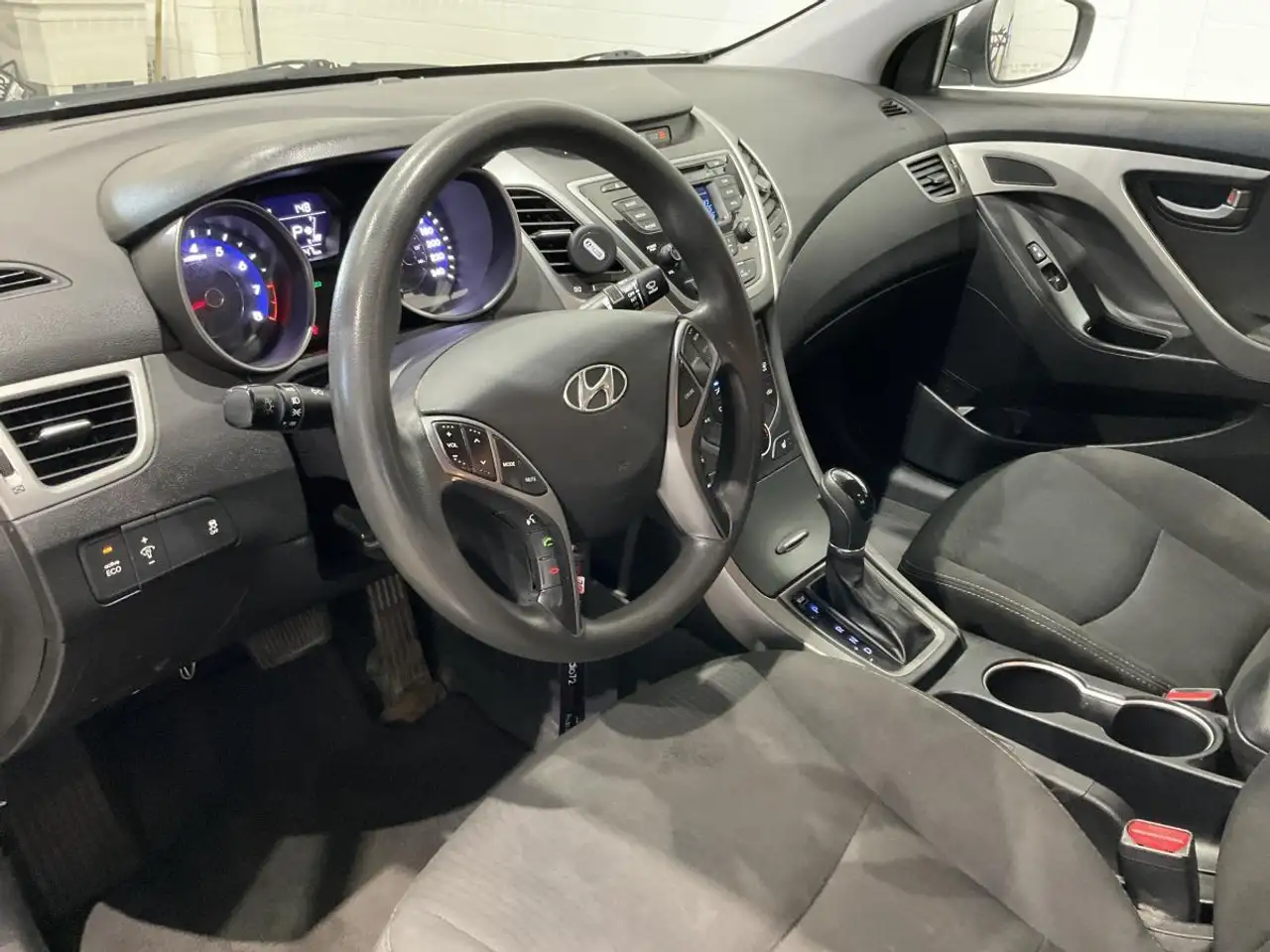 Hyundai ELANTRA снимка Hyundai ELANTRA