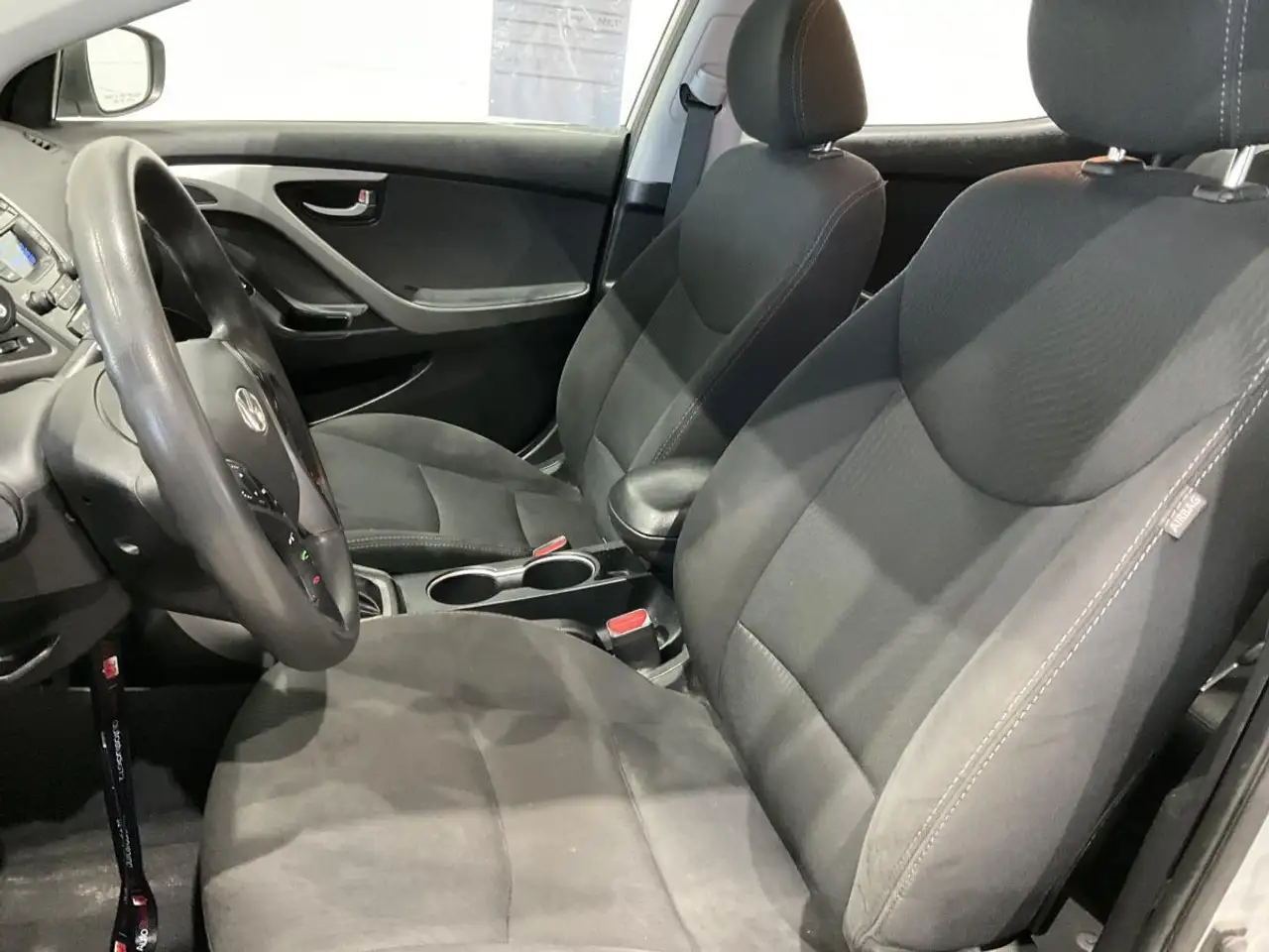 Hyundai ELANTRA снимка Hyundai ELANTRA