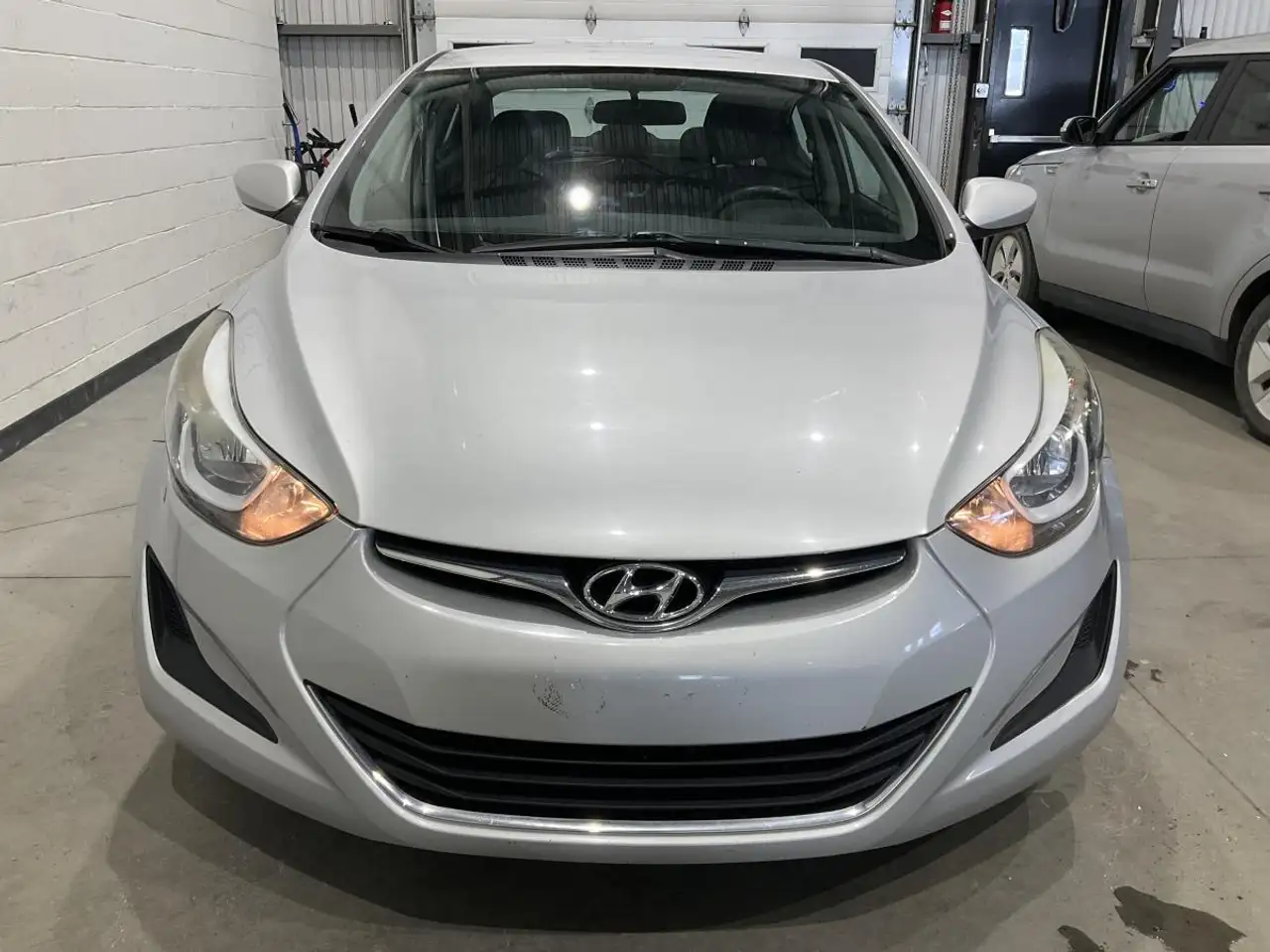 Hyundai ELANTRA снимка Hyundai ELANTRA