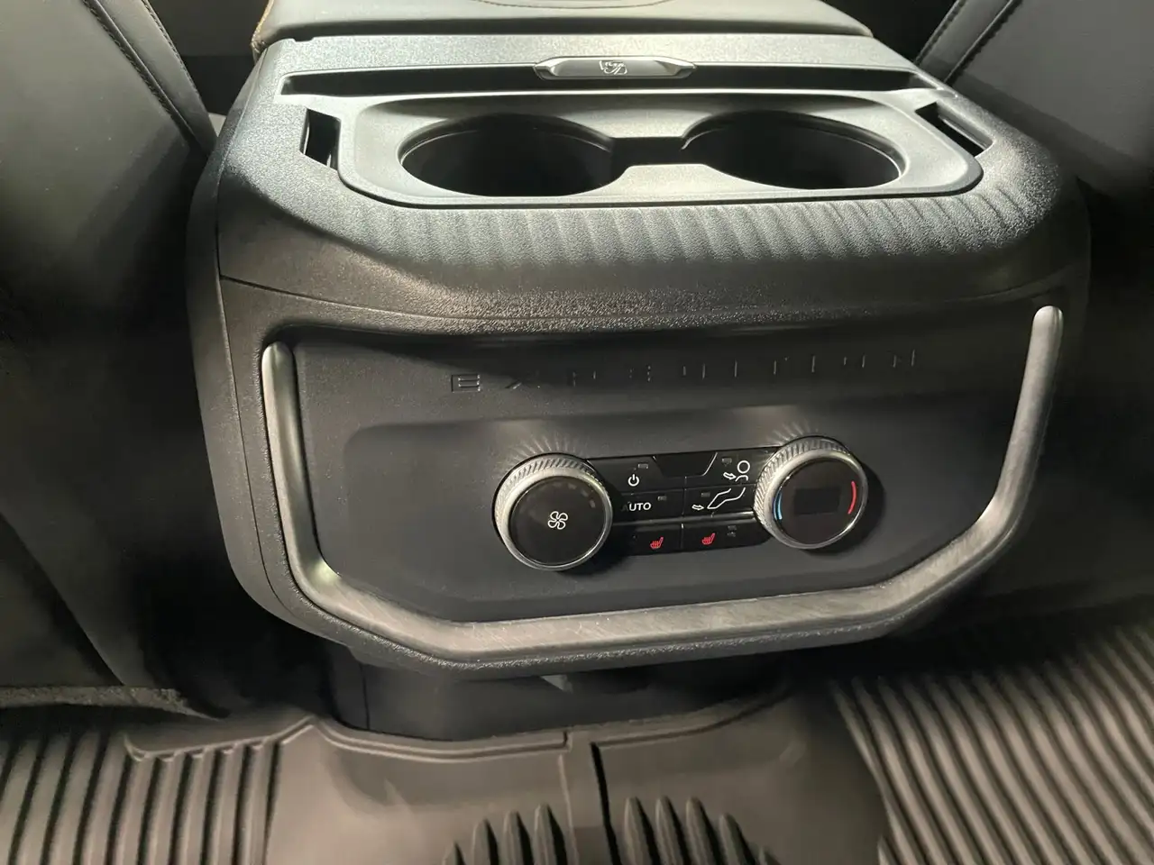 Ford Expedition снимка Ford Expedition