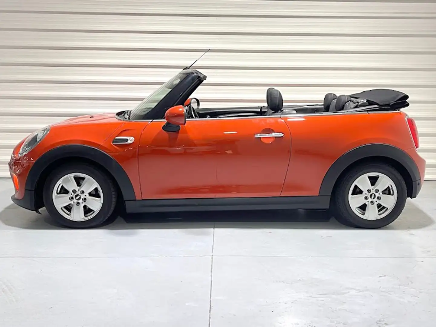 MINI Cooper Cabrio Aut. Oranje - 2