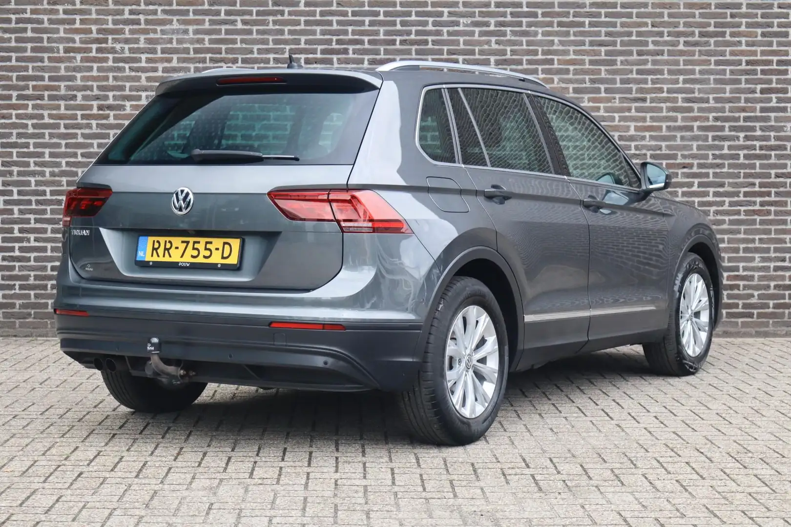 Volkswagen Tiguan 1.4 TSI 150pk DSG Comfortline Business | Navigatie Grijs - 2