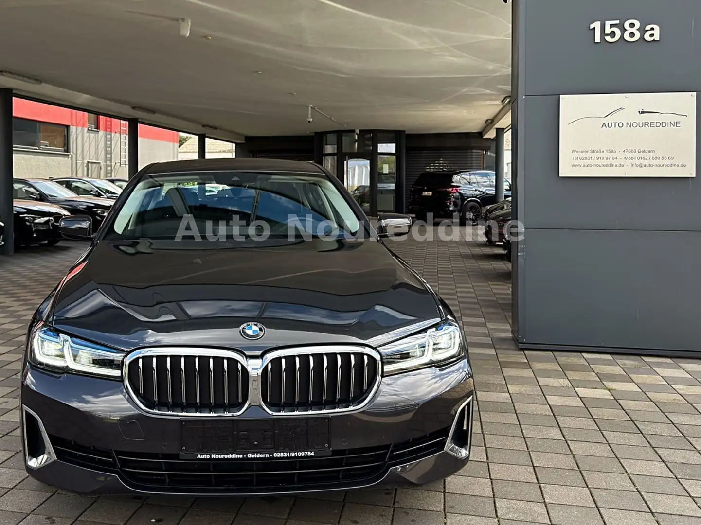 BMW 530 e Luxury Line Facelift*Laser*Live*HUD*DA*Park Grau - 2