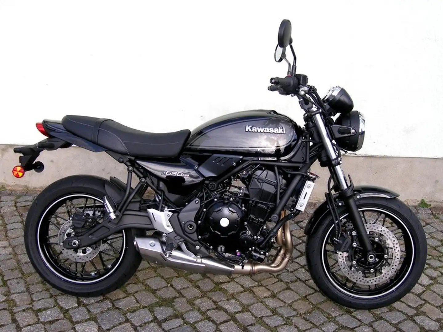 Kawasaki Z 650 RS Schwarz - 1