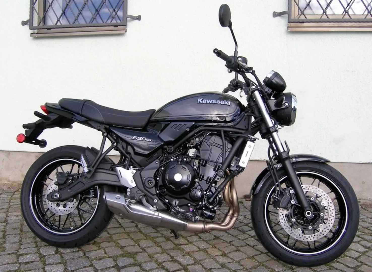 Kawasaki Z 650 RS Schwarz - 2