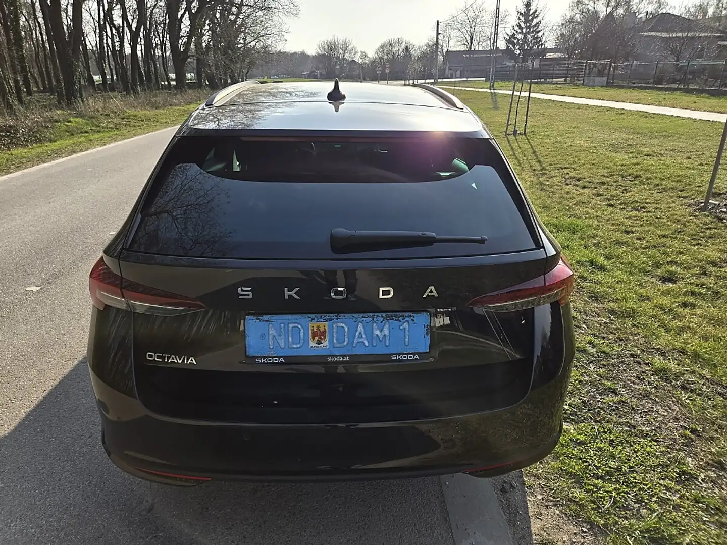 Skoda Octavia Kombi 1,5 TSI mHEV Selection DSG Schwarz - 1