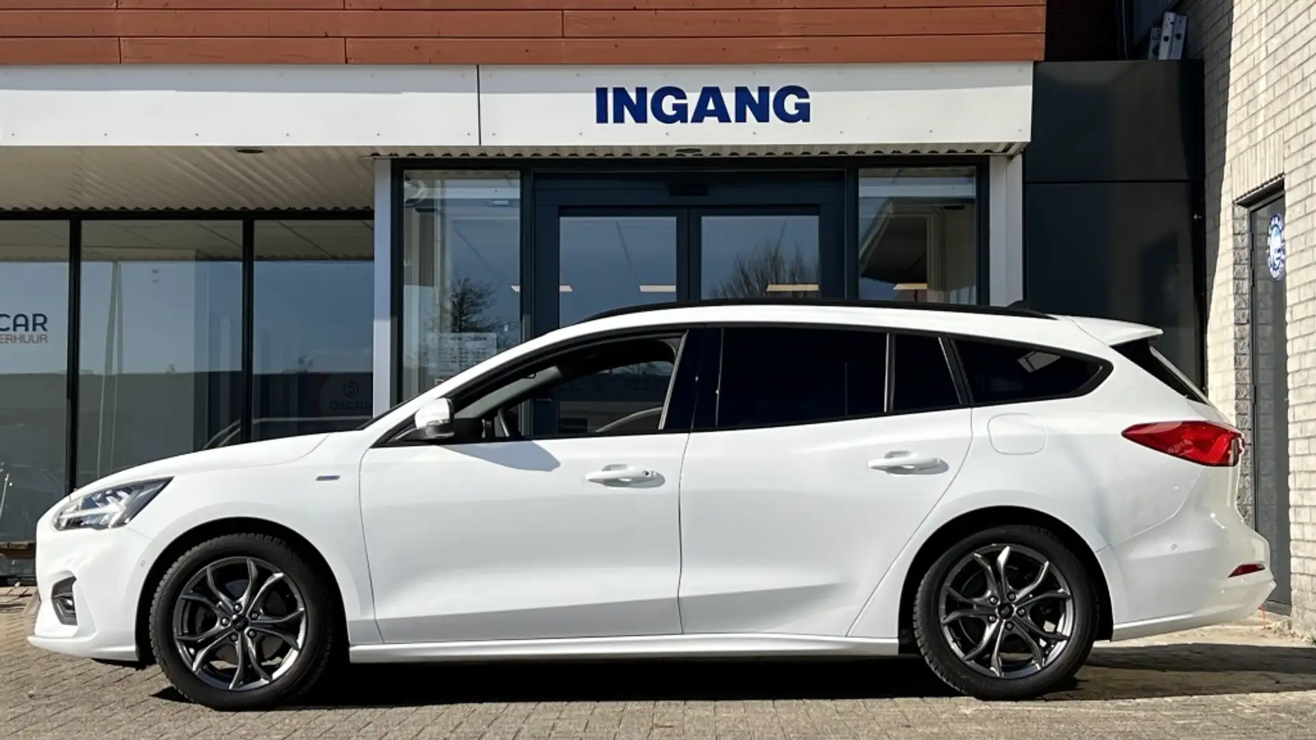 Ford Focus Wagon 1.0 ST Line | Navi | Camera | Stoel-Stuurver Wit - 2
