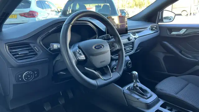 Ford Focus view 7