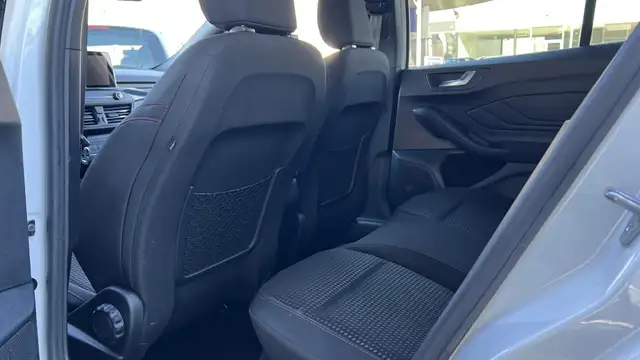 Ford Focus view 13