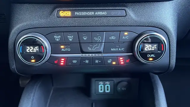 Ford Focus view 14