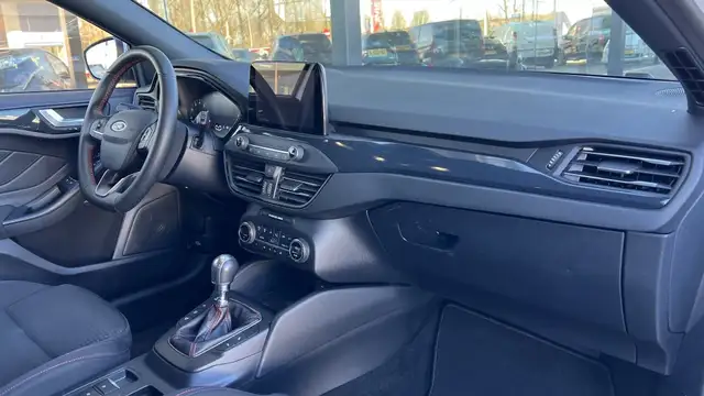 Ford Focus view 10