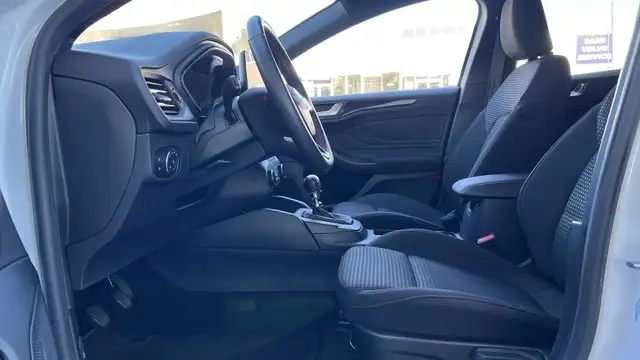 Ford Focus view 9