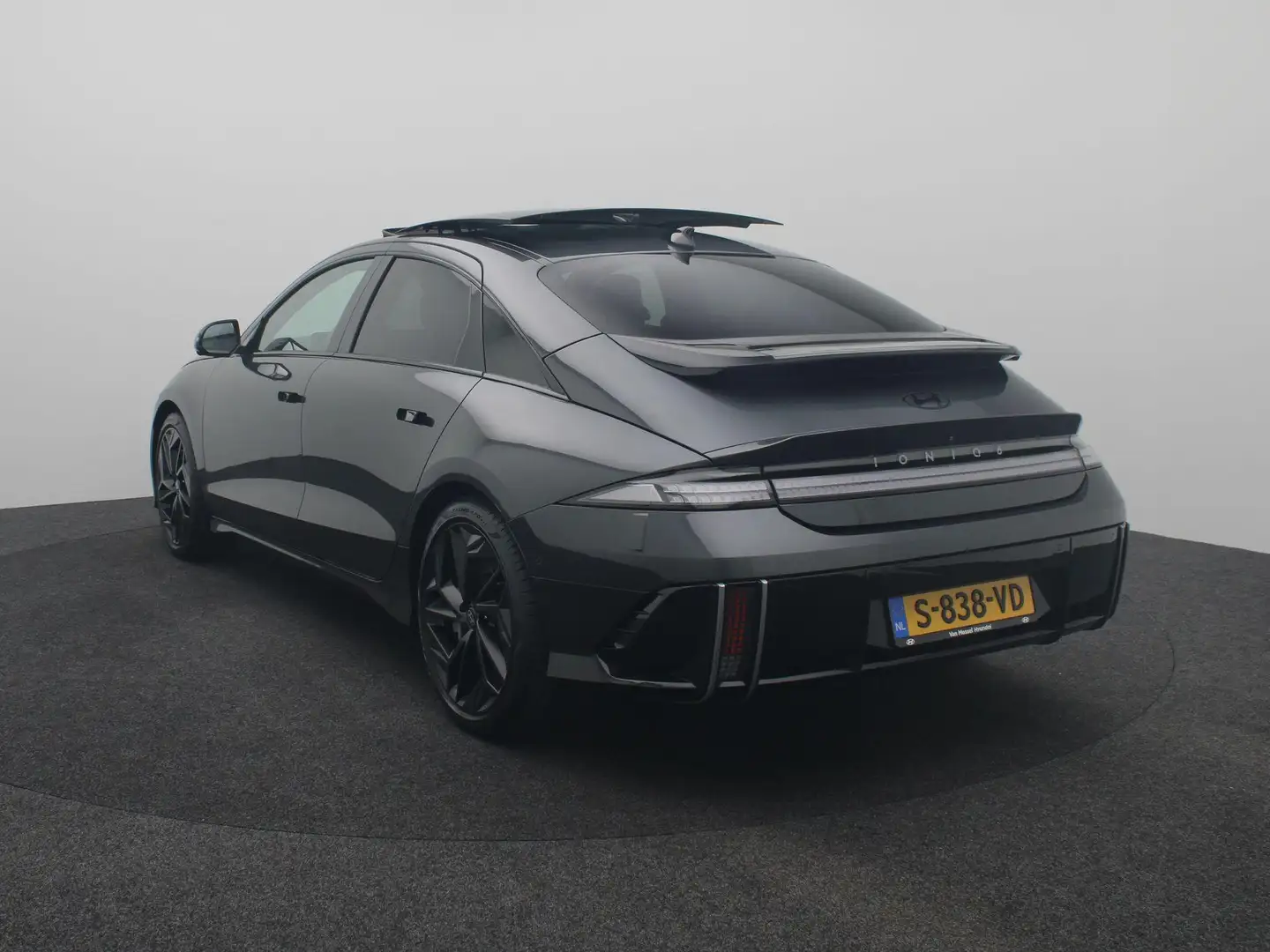 Hyundai IONIQ 6 First Edition AWD 77.4 kWh | Airco | Navigatie | A Grijs - 2