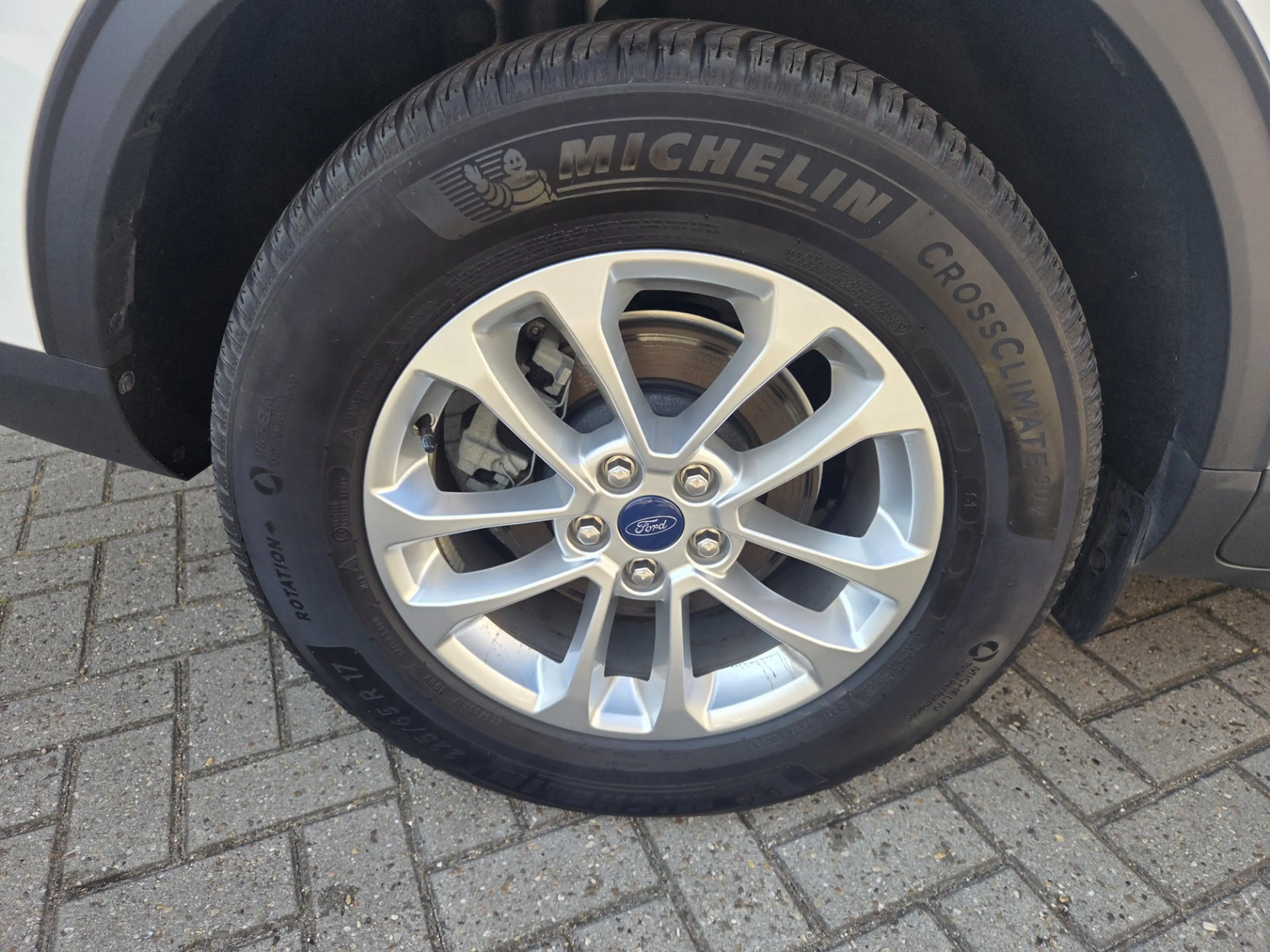 Ford Kuga 2.5 PHEV Titanium Parkeersensoren V+A / Navigatie/ — photo 5