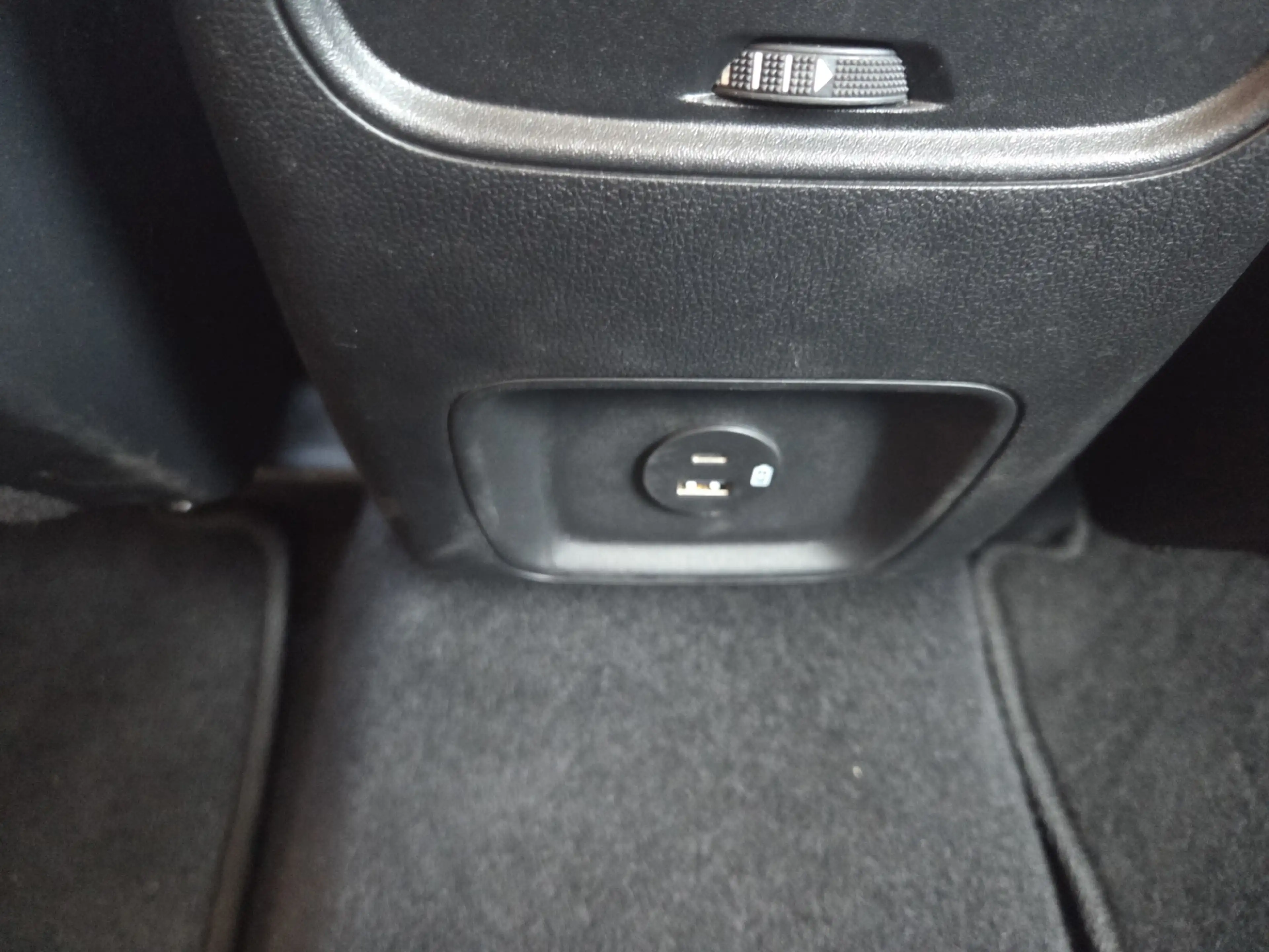 Ford Kuga 2.5 PHEV Titanium Parkeersensoren V+A / Navigatie/ — photo 12