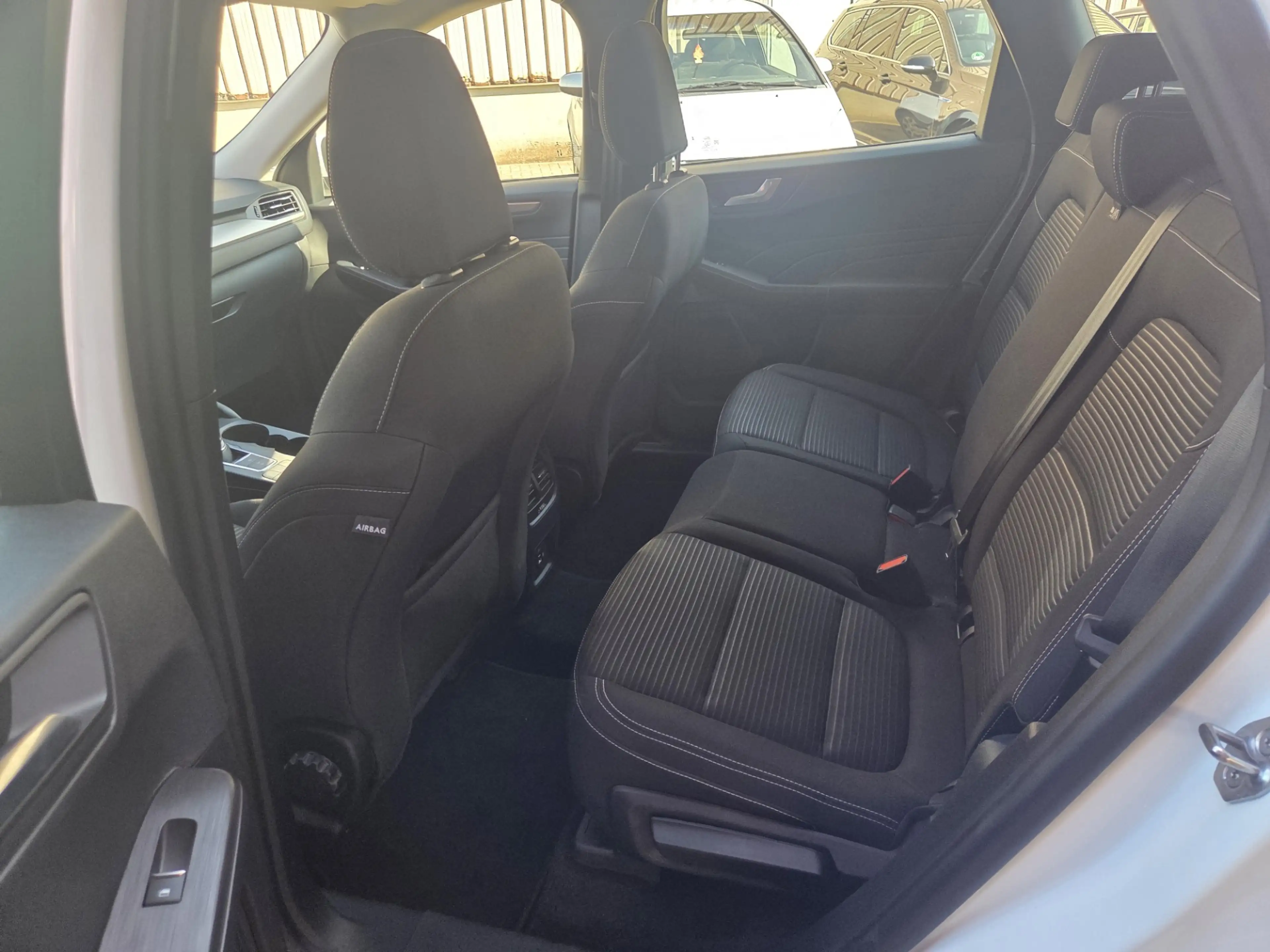 Ford Kuga 2.5 PHEV Titanium Parkeersensoren V+A / Navigatie/ — photo 11