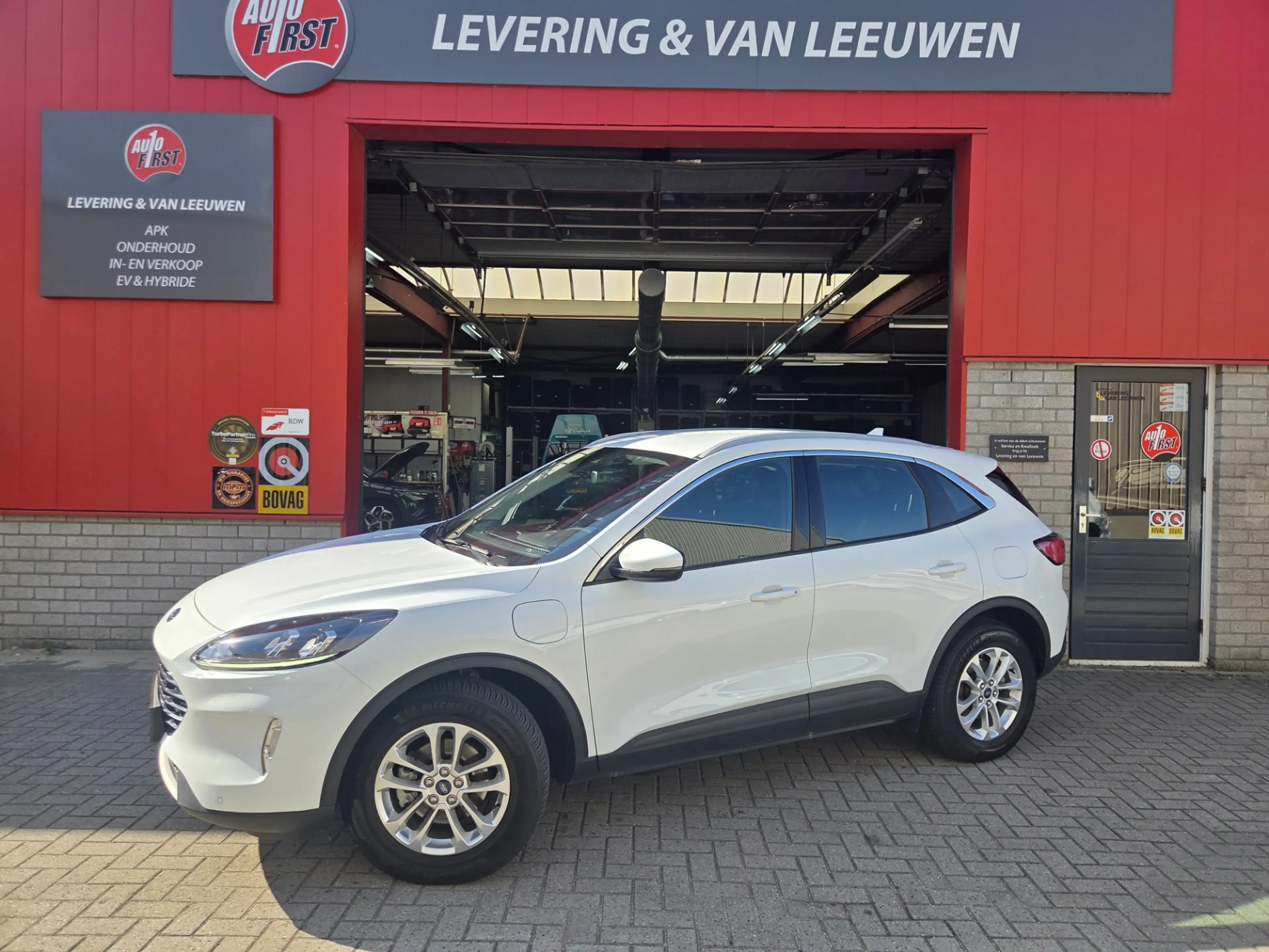Ford Kuga 2.5 PHEV Titanium Parkeersensoren V+A / Navigatie/