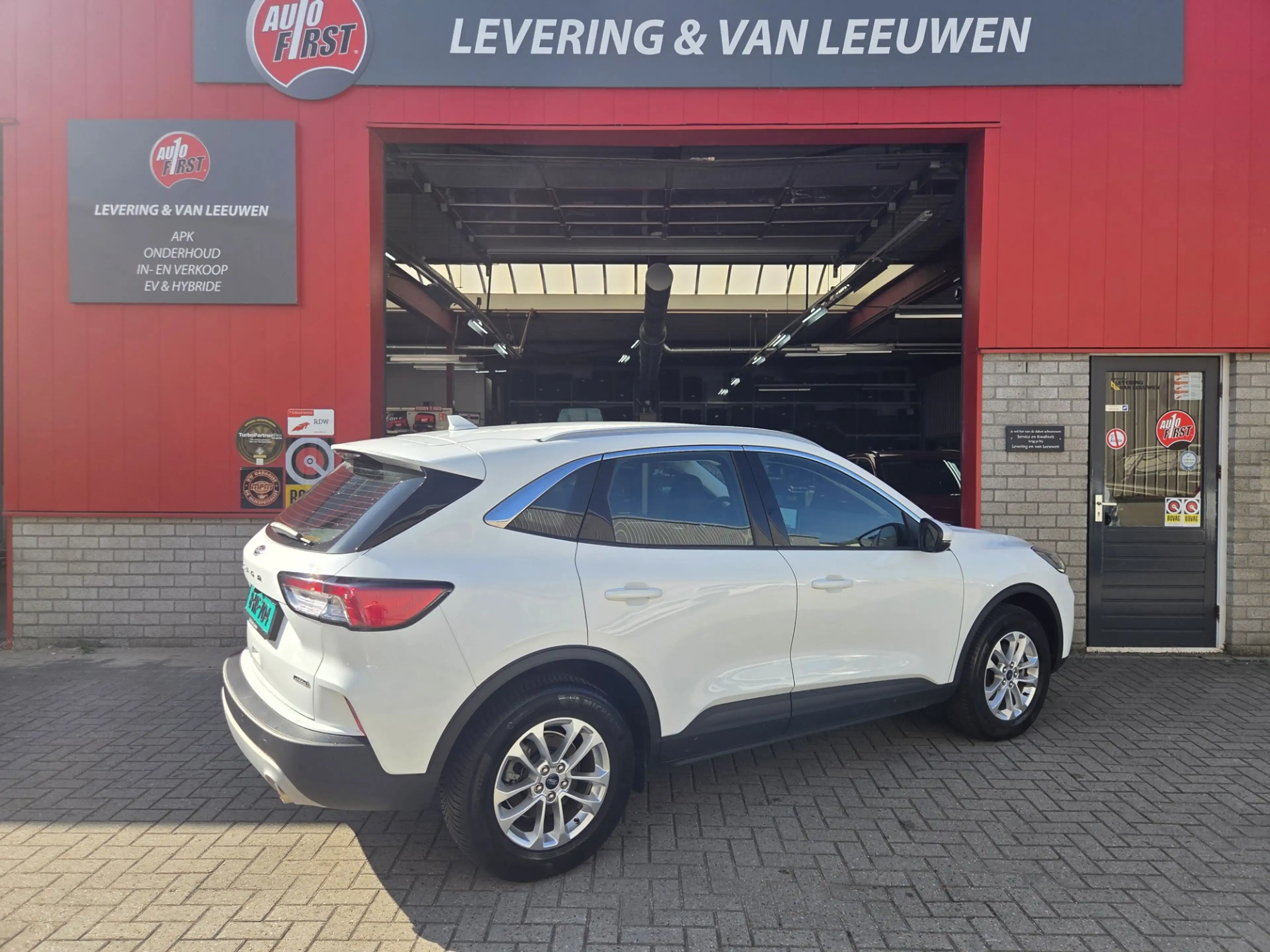 Ford Kuga 2.5 PHEV Titanium Parkeersensoren V+A / Navigatie/ — photo 3