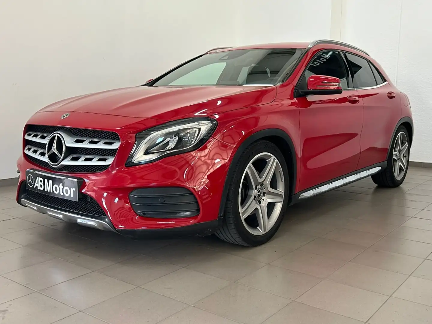 Mercedes-Benz GLA 180 7G-DCT AMG Line 7G-DCT Rood - 1