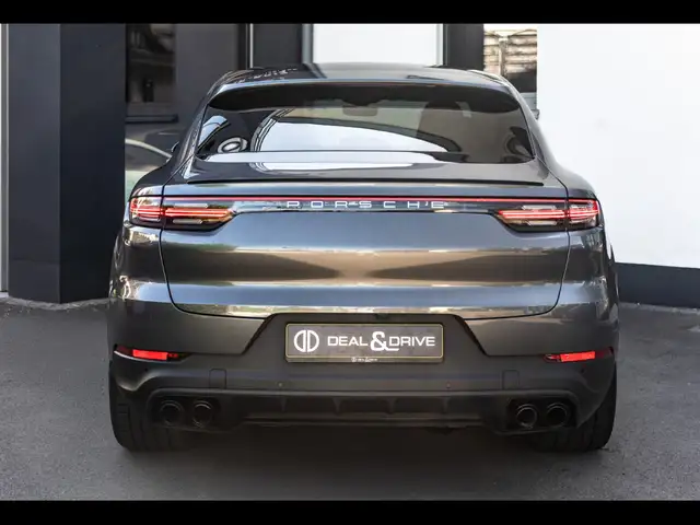 Porsche Cayenne view 4