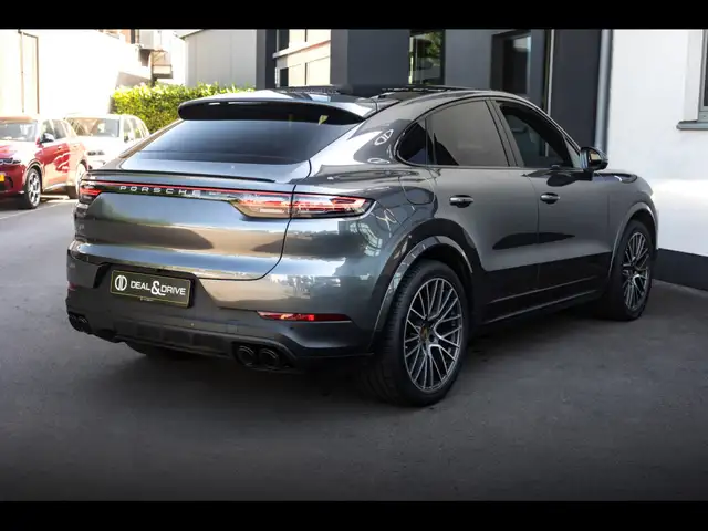 Porsche Cayenne view 7