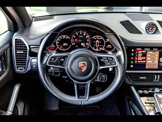 Porsche Cayenne view 12