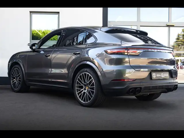 Porsche Cayenne view 3