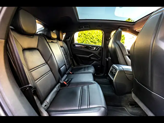Porsche Cayenne view 15