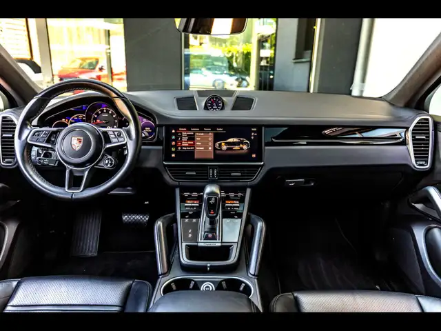 Porsche Cayenne view 14