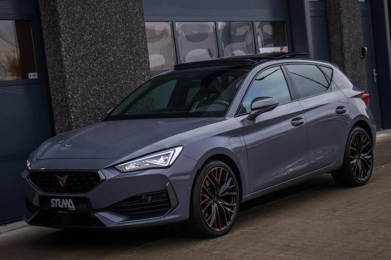 CUPRA Leon 1.4 e-Hybrid VZ Copper Edition | PHEV | 245 PK | P Grijs - 1