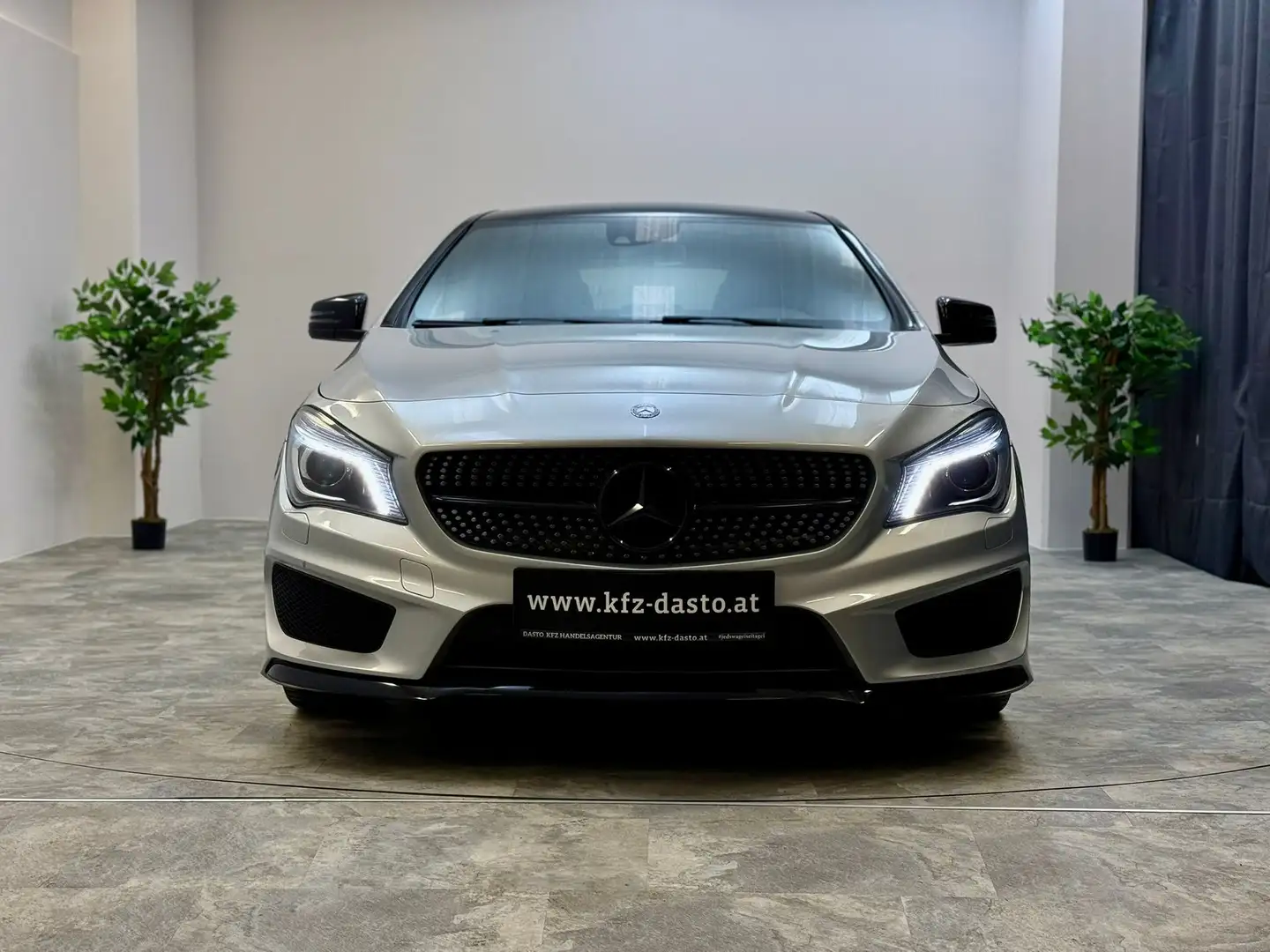 Mercedes-Benz CLA 250 4 MATIC II AMG II SPORT II NIGHT PAKET II Silber - 2