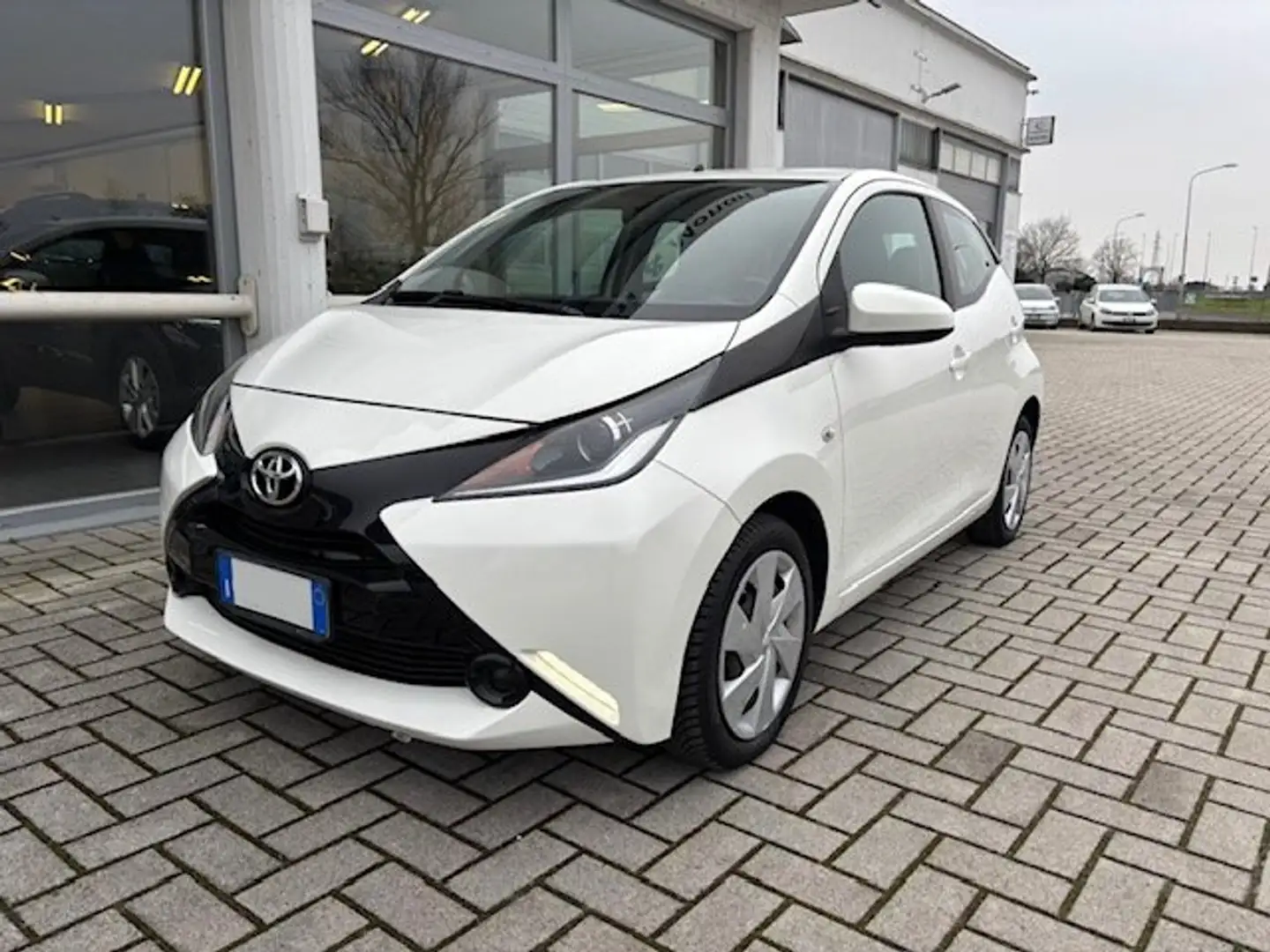Toyota Aygo Aygo II 2014 5p 1.0 x-play my15 Bianco - 2