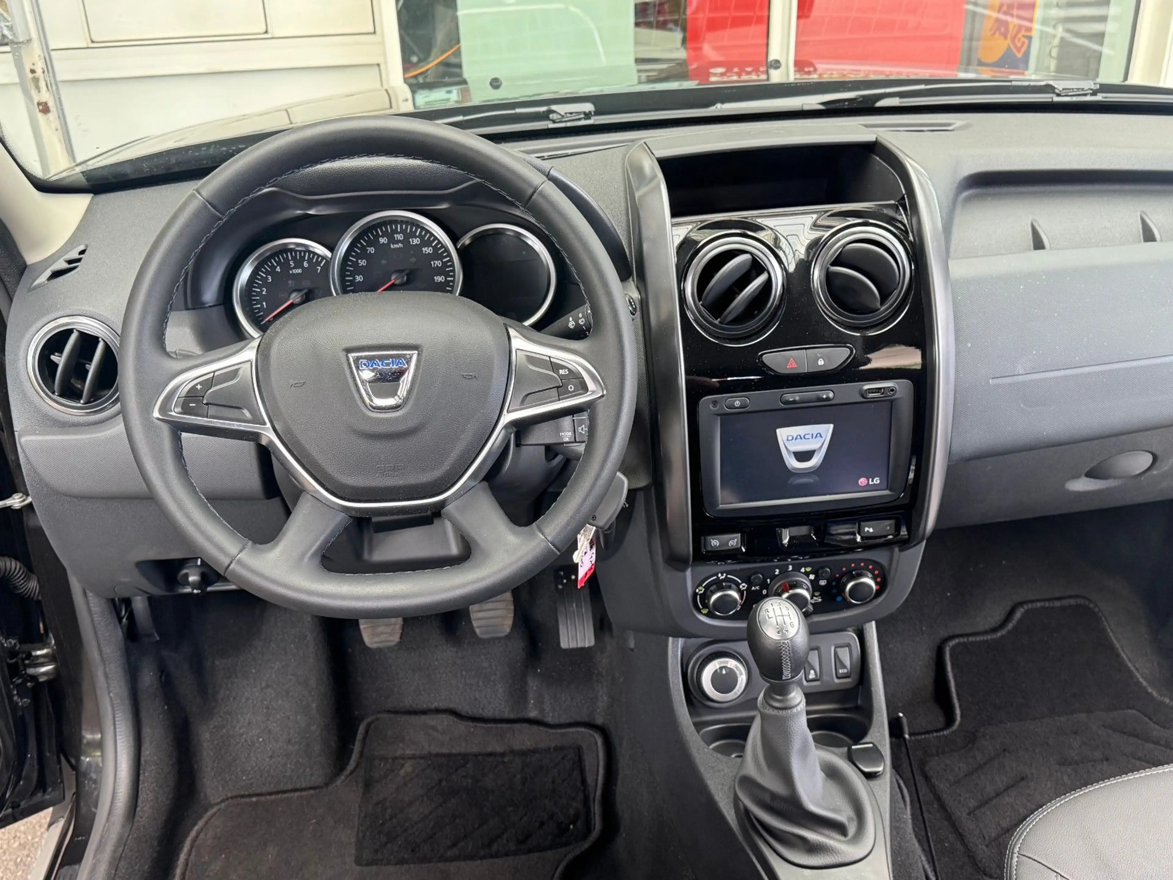 Dacia Duster Black Shado 4x4 AHK  Sitz+Standhz Rentner — photo 8