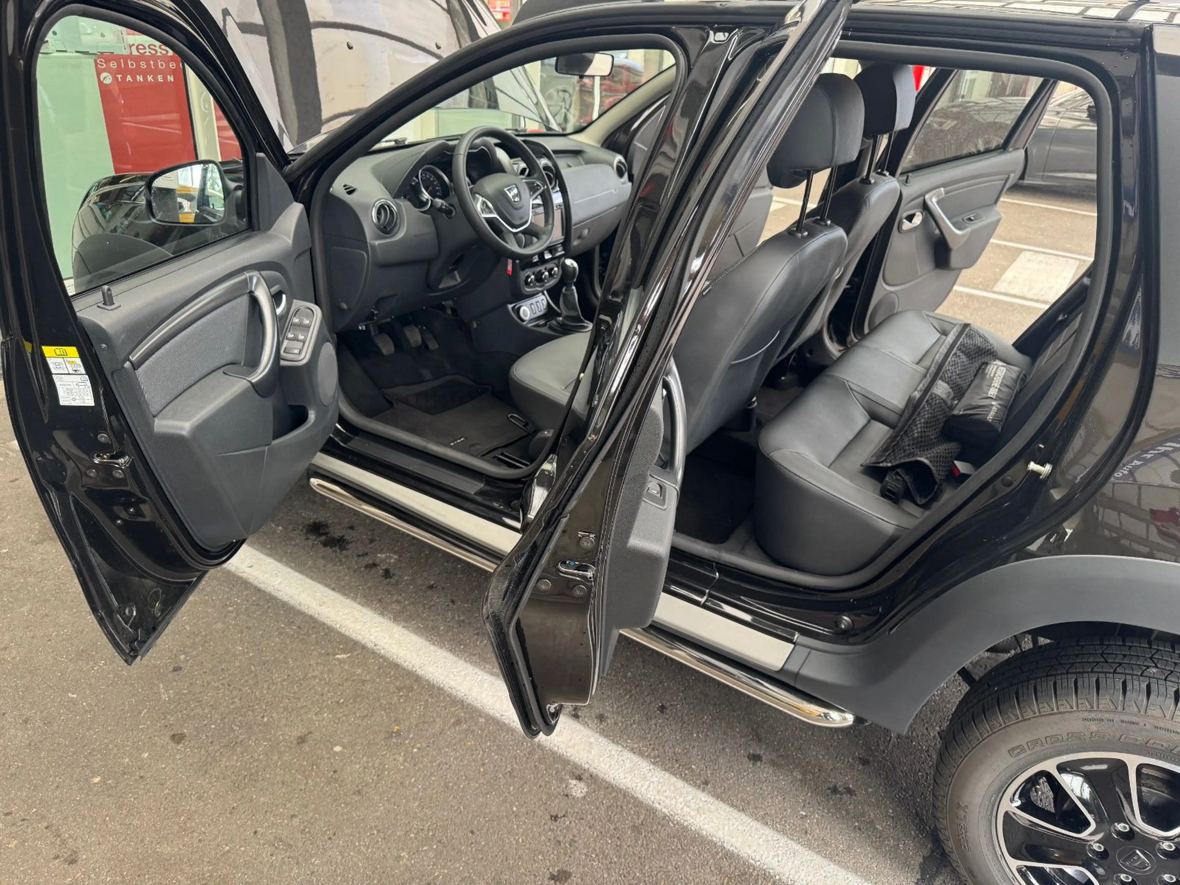 Dacia Duster Black Shado 4x4 AHK  Sitz+Standhz Rentner — photo 6