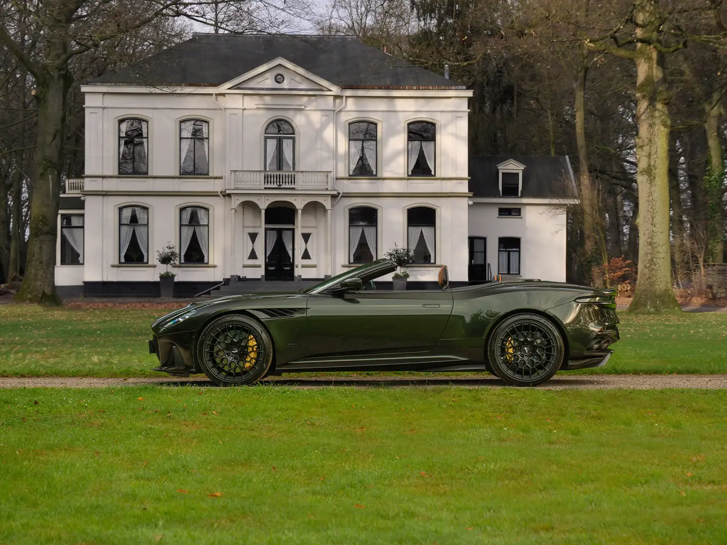 Aston Martin DBS Volante 770 Ultimate by Q | 1 of 199 | Carbon Pack Verde - 1