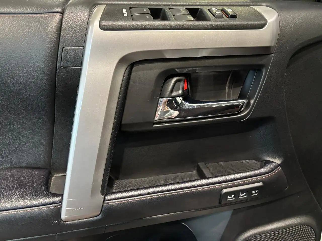 Toyota 4-Runner снимка Toyota 4-Runner