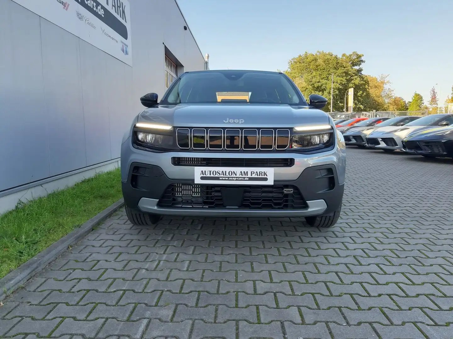 Jeep Avenger 1.2 Altitude mit Navi/Kamera/Sitzheizun Grigio - 2