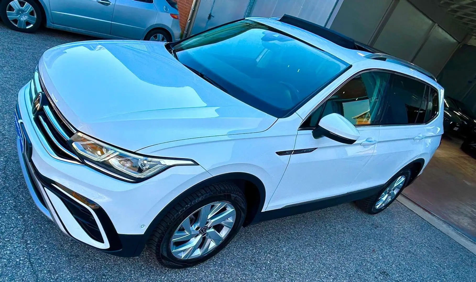 Volkswagen Tiguan Allspace ALLSPACE 2.0 TDI 150 CV DSG TETTO PANO E APRIBILE Bianco - 2
