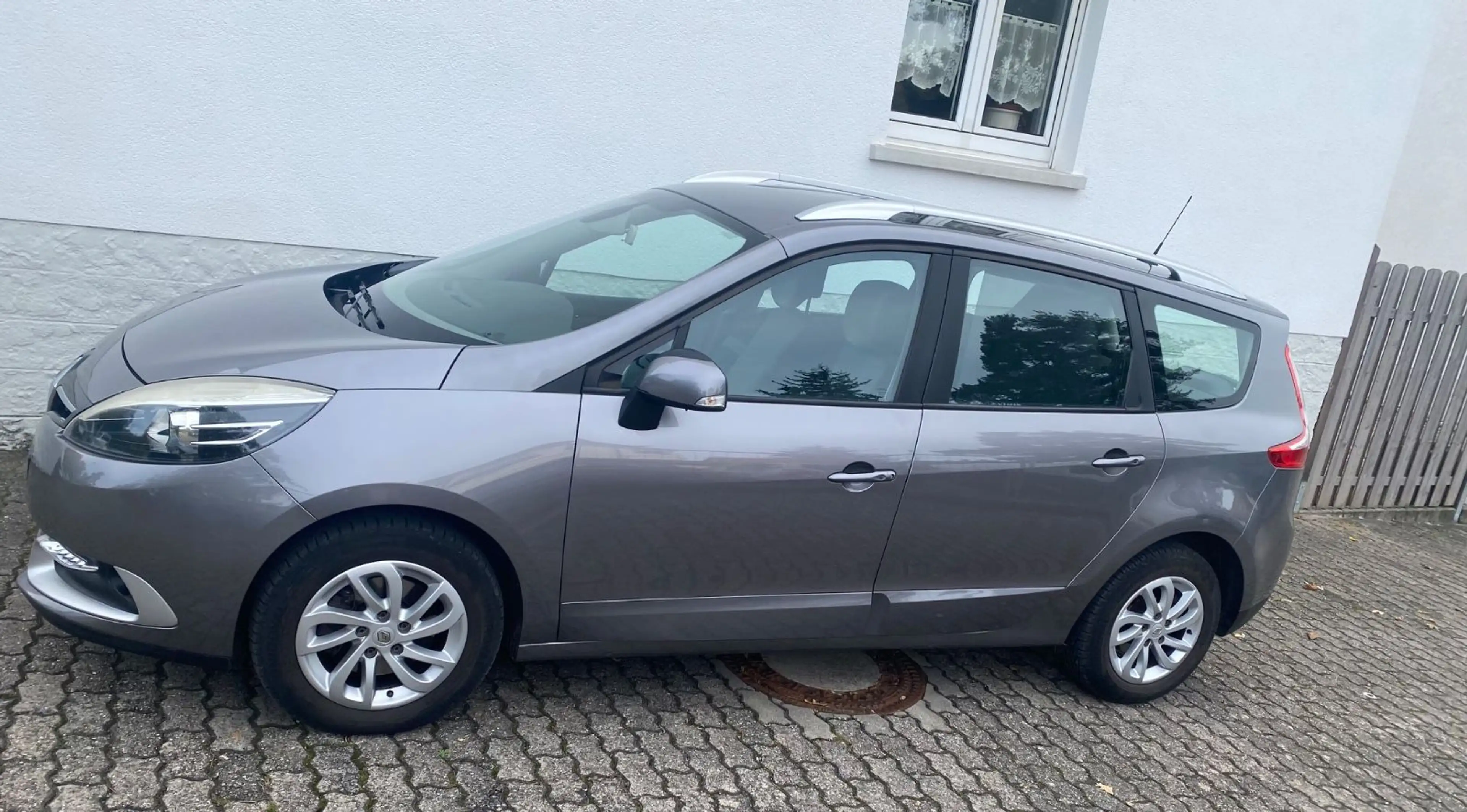 Renault Grand Scenic 1.5 dCi DeLuxe Aut. Navi PDC — photo 5