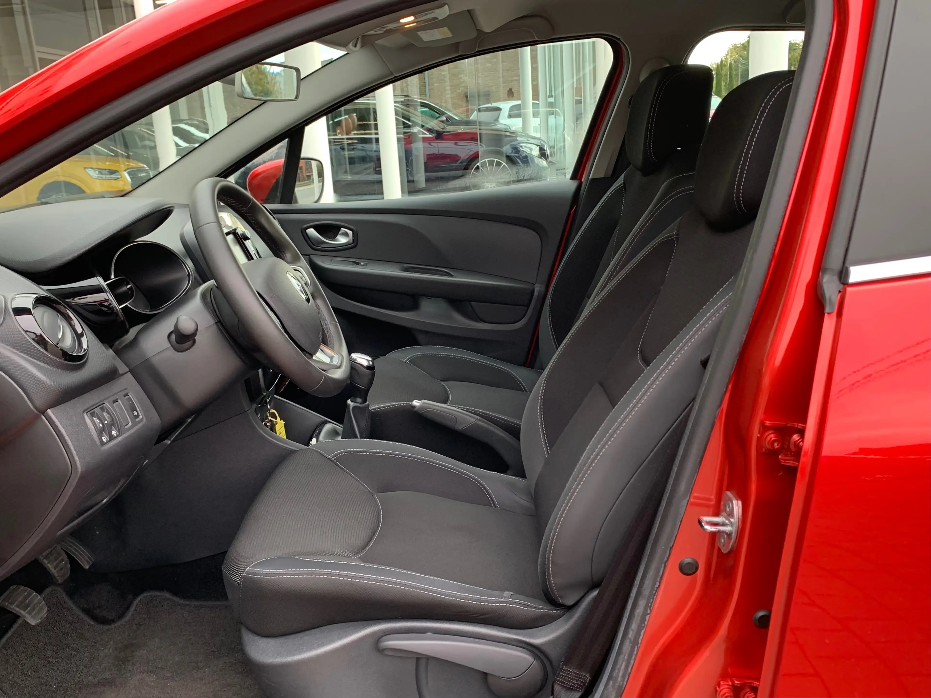 Renault Clio 0.9 TCe / GPS / Clim Auto / Cruise / LED / Bluetooth / Radar De Recul / Faible Km / GARANTIE — photo 10