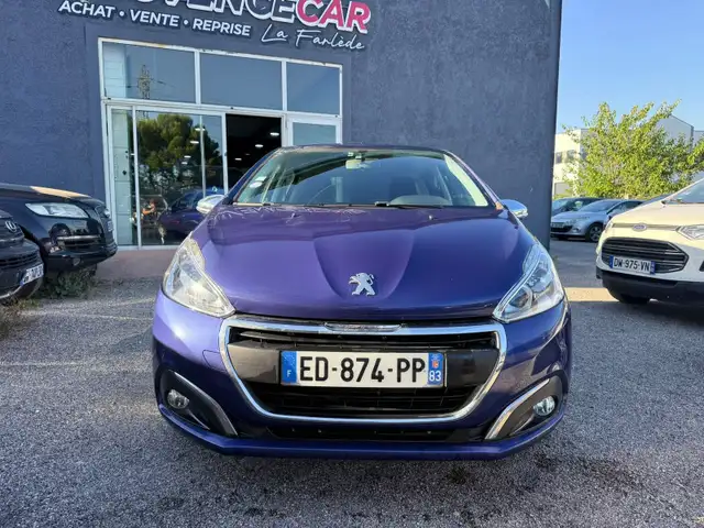 Peugeot 208 view 2