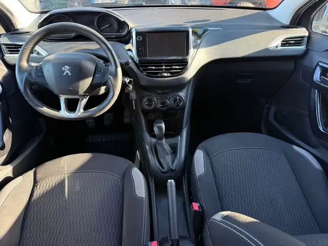 Peugeot 208 view 7
