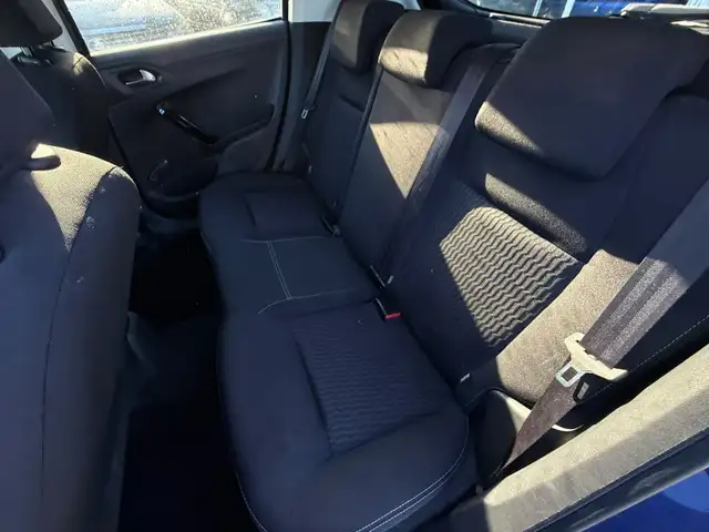 Peugeot 208 view 10