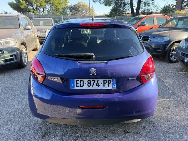 Peugeot 208 view 4