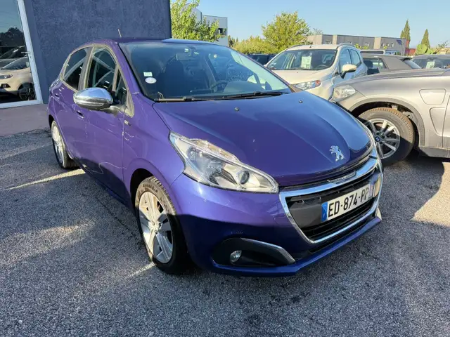 Peugeot 208 view 6